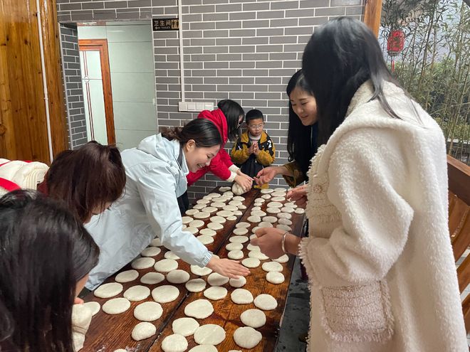 綏寧移動開展“靈蛇起舞奮進新程”戶外團建活動