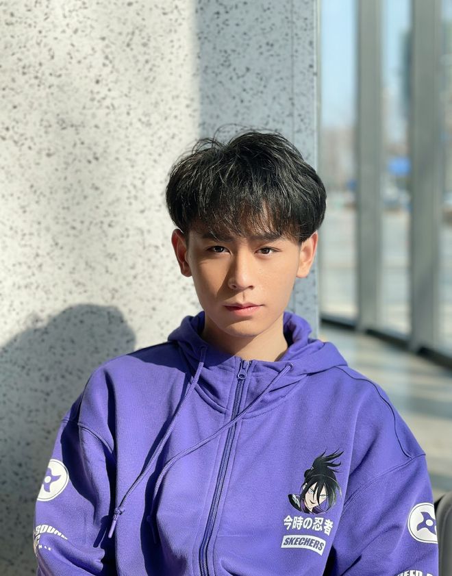 電競男主的臉有了KPL選手無畏顏值出圈這不進(jìn)軍娛樂圈？(圖2)