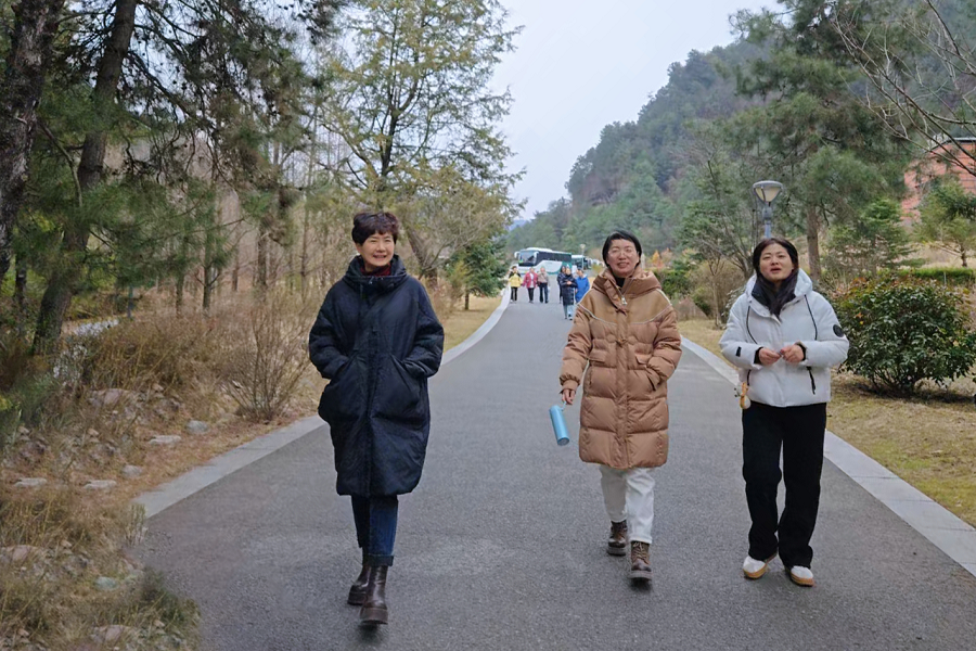 天水市二院舉辦“三八”國(guó)際婦女節(jié)戶外踏青健步行暨團(tuán)建趣味小游戲活動(dòng)(圖)