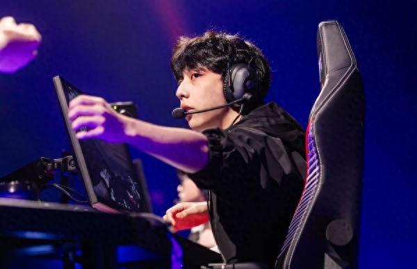 EDG_S1Mon事件匯總康康等四位隊(duì)友已發(fā)文對其聲討
