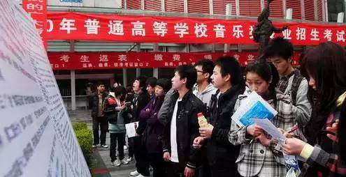益陽赫山區(qū)中小學(xué)招生政策重大調(diào)整：初中新增箴言龍湖中學(xué)啟動(dòng)網(wǎng)上報(bào)名！