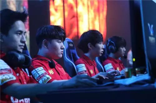 簡自豪成首位入選電競名人堂中國選手！傳奇不熄奮斗故事這樣寫就