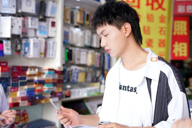 KPL無(wú)畏帥照來(lái)襲網(wǎng)友直言能當(dāng)明星同為電競(jìng)男主一諾Fly也不差(圖3)
