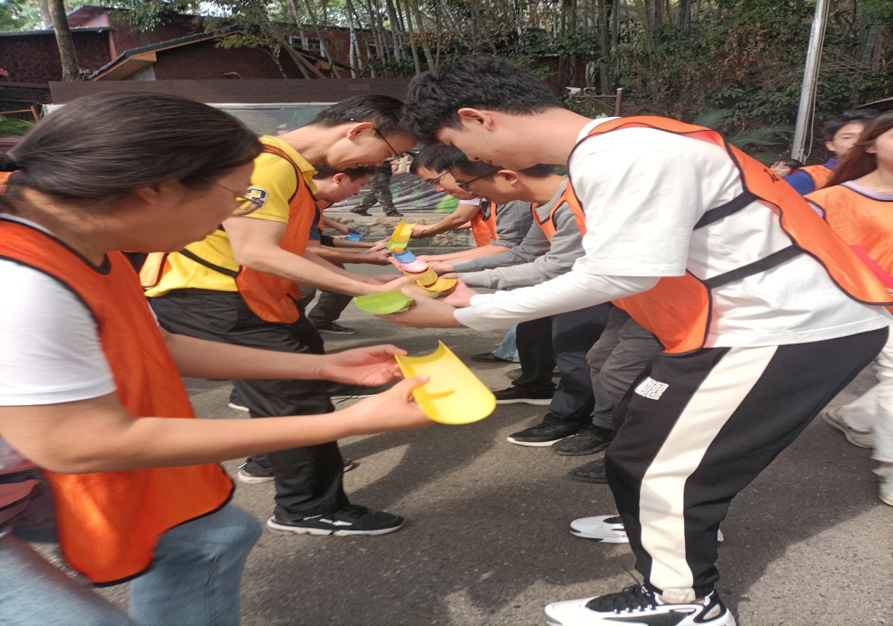 暖場(chǎng)必備！3個(gè)超火的團(tuán)建小游戲一篇get_年會(huì)團(tuán)建游戲