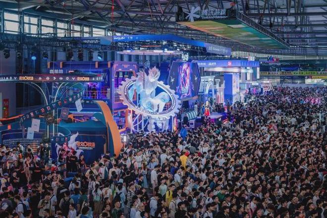 游戲大廠秀肌肉、國產(chǎn)3A游戲火爆、機器踢足球……這屆ChinaJoy熱鬧非凡