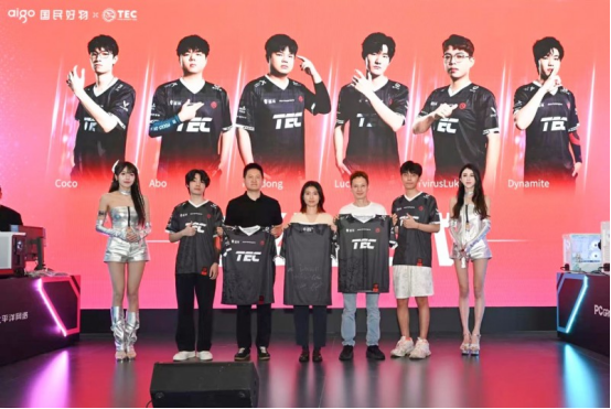 aigo閃耀ChinaJoy：簽約TEC無畏契約分部硬核存儲(chǔ)產(chǎn)品引領(lǐng)國(guó)民好物新體驗(yàn)(圖3)