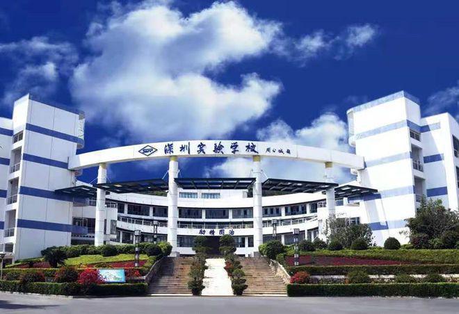 中海時光境旁邊就是光明高鐵站以及樓下有6-13號線兩條地鐵線(圖2)