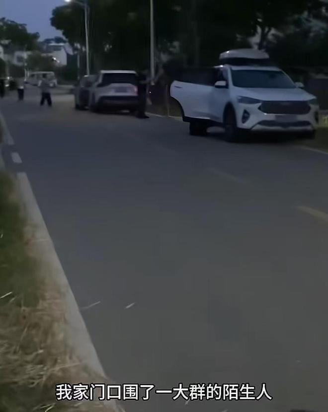 沭陽4姐弟一夜爆火后門口出現(xiàn)很多陌生人大衣哥的話有人信了(圖8)