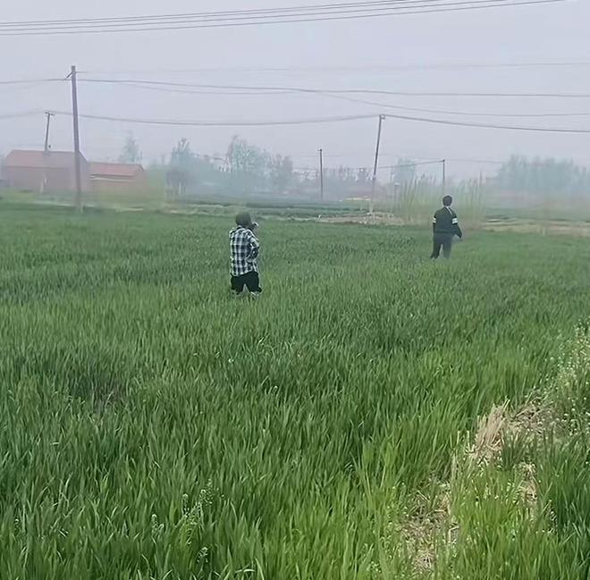 沭陽4姐弟一夜爆火后門口出現(xiàn)很多陌生人大衣哥的話有人信了(圖3)