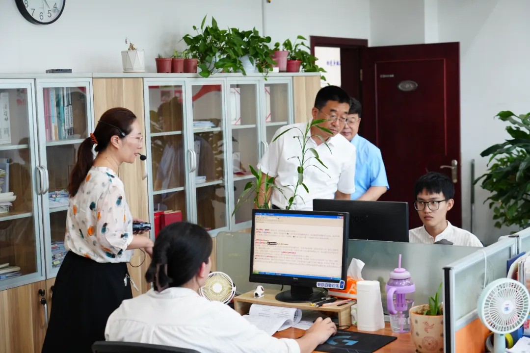 山東省委宣傳部劉洪河巡視員一行蒞臨世紀(jì)金榜指導(dǎo)工作(圖3)