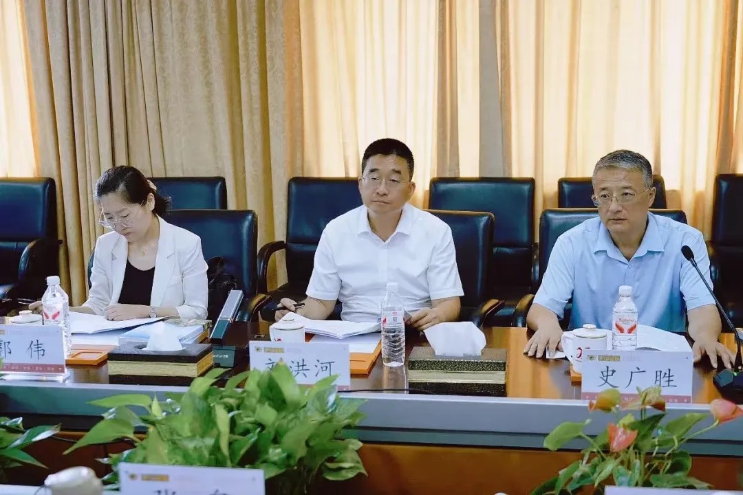 山東省委宣傳部劉洪河巡視員一行蒞臨世紀(jì)金榜指導(dǎo)工作(圖6)